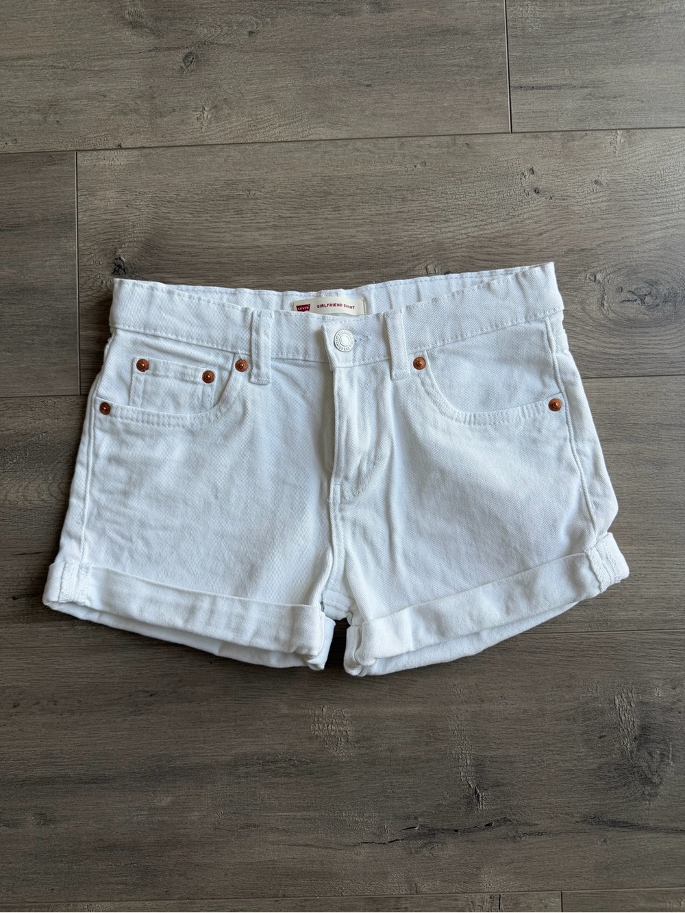 Levi’s White Girlfriend short - size 12 Reg